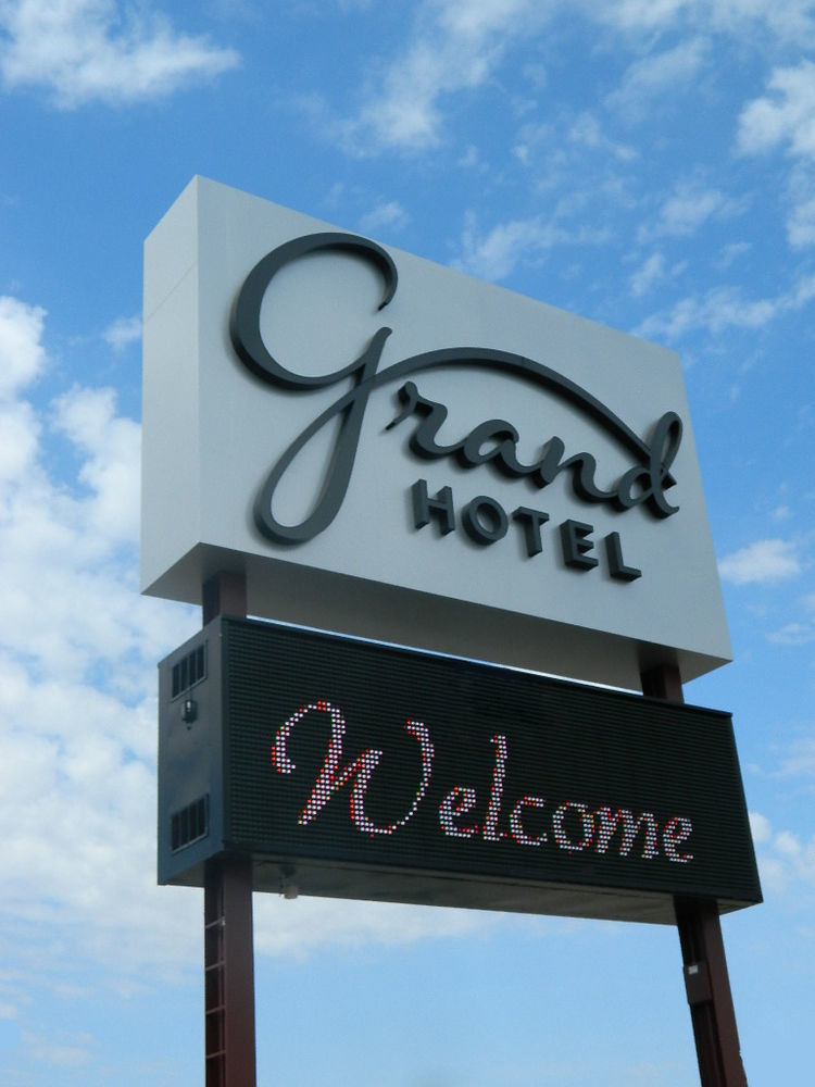 Grand Hotel Minot Bagian luar foto